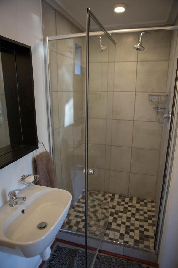 Peaceful 1-Bedroom Flatlet, 10 Min From The Beach Cape Town Bagian luar foto