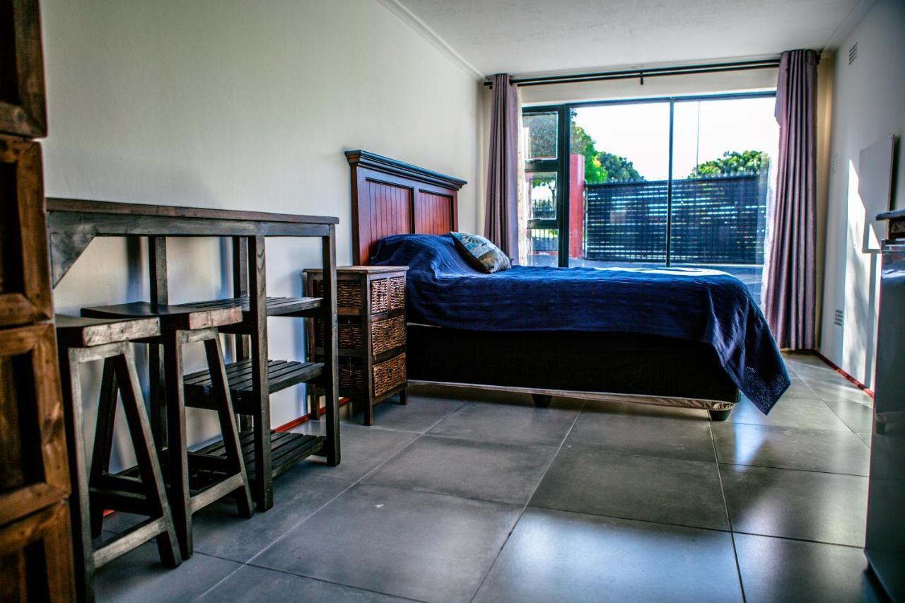 Peaceful 1-Bedroom Flatlet, 10 Min From The Beach Cape Town Bagian luar foto