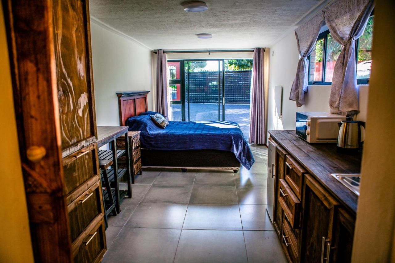 Peaceful 1-Bedroom Flatlet, 10 Min From The Beach Cape Town Bagian luar foto